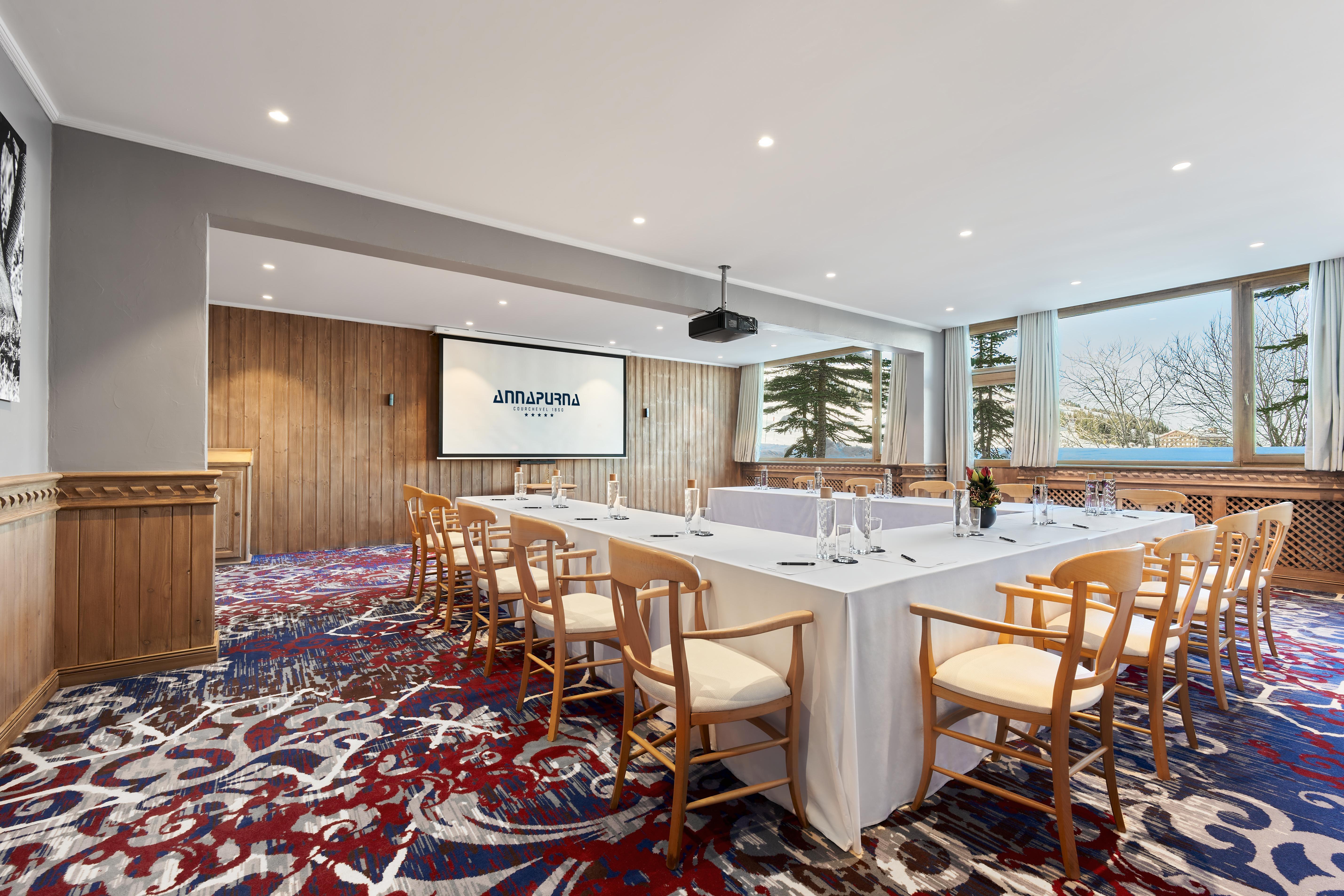 Hotel Annapurna Корчевел Екстериор снимка